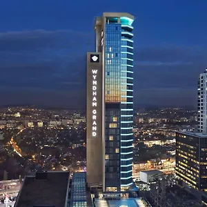 Wyndham Grand Levent & Conference Center فندق